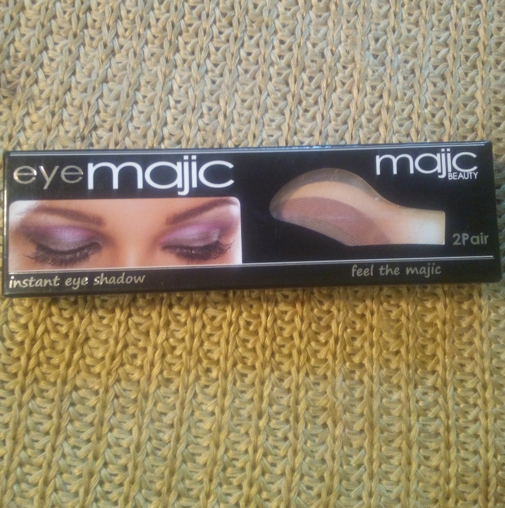 PICK 5 FOR 25 EYE MAJIC INSTANT EYESHADOW